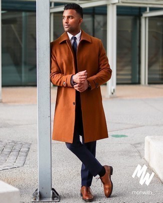 Tobacco Overcoat Outfits: Go all out in a tobacco overcoat and a navy suit. Complement this getup with a pair of brown leather oxford shoes for maximum fashion points.