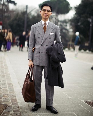 Charcoal Overcoat Fall Outfits: Go for something dapper and timeless in a charcoal overcoat and a grey plaid wool suit. A pair of dark purple leather oxford shoes is a fail-safe footwear option that's full of character. Seeing as temperatures are dipping, this ensemble is a viable option for the season.