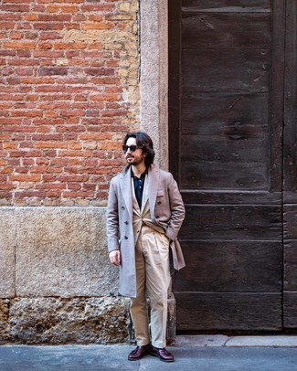 Brown Belt Outfits For Men: A light violet overcoat and a brown belt paired together are a perfect match. If you need to immediately step up your outfit with one item, why not complement this outfit with burgundy leather tassel loafers?