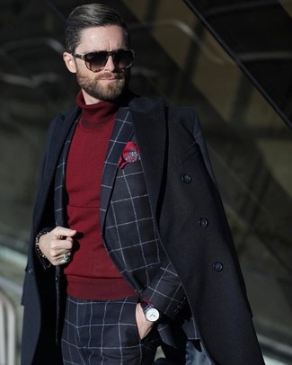 Burgundy Pocket Square Fall Outfits: For something more on the casual and cool end, wear a black overcoat with a burgundy pocket square. When it's one of those dull fall days, sometimes only a kick-ass ensemble like this one can brighten it up.