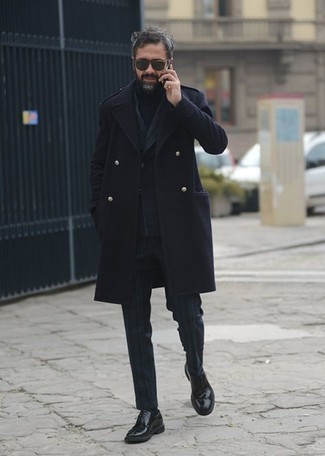 Black Turtleneck Outfits For Men: Show off your refined self in a black turtleneck and a black overcoat. Why not choose a pair of black leather derby shoes for a touch of sophistication?