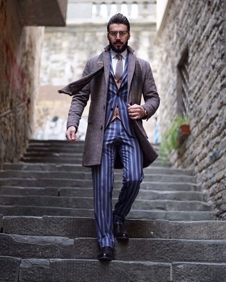 Black Print Scarf Outfits For Men: For something more on the casual side, consider this pairing of a grey overcoat and a black print scarf. You can go down a classier route in the footwear department by slipping into a pair of dark brown leather chelsea boots.