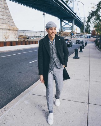 Grey Sweater Vest Outfits For Men: For an effortlessly stylish ensemble, try pairing a grey sweater vest with grey chinos — these pieces fit nicely together. Why not opt for white canvas low top sneakers for a more laid-back finish?