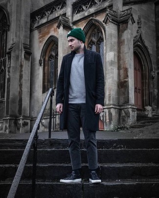 Olive Beanie Outfits For Men: If you put functionality above all else, this edgy combination of a navy overcoat and an olive beanie is your go-to. Black leather low top sneakers are the perfect addition for your look.