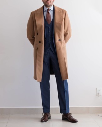 Navy and White Socks Outfits For Men: A pulled together casual combo of a camel overcoat and navy and white socks will set you apart instantly. Why not complement this ensemble with a pair of dark brown leather oxford shoes for an added dose of style?