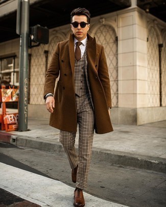Dark Brown Leather Oxford Shoes Outfits: This combo of a brown overcoat and a brown wool three piece suit is a fail-safe option when you need to look really sophisticated. If you're wondering how to finish, a pair of dark brown leather oxford shoes is a wonderful choice.