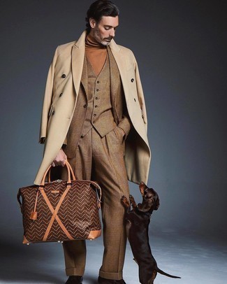 Brown Canvas Holdall Outfits For Men: Wear a beige overcoat and a brown canvas holdall for relaxed dressing with an edgy spin. Why not complement this look with dark brown leather oxford shoes for a dose of elegance?