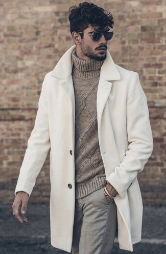 Beige Wool Turtleneck Outfits For Men: If you're looking for a laid-back but also seriously stylish ensemble, consider teaming a beige wool turtleneck with grey chinos.