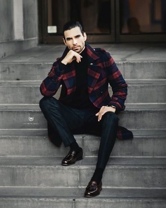 Navy and Green Plaid Overcoat Outfits: Wear a navy and green plaid overcoat and dark green chinos to assemble an effortlessly classic and put together outfit. For extra style points, complement this ensemble with dark brown leather tassel loafers.