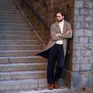 Brown Suede Oxford Shoes Outfits: A camel check overcoat and navy chinos are a pairing that every modern man should have in his menswear arsenal. For a classier aesthetic, add brown suede oxford shoes to your ensemble.