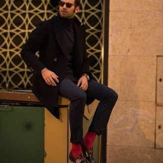 Black Turtleneck Smart Casual Outfits For Men: If you're a fan of classic pairings, then you'll like this pairing of a black turtleneck and navy chinos. Make your look slightly more refined by finishing off with dark brown leather loafers.