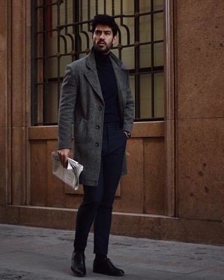 Grey Herringbone Overcoat Outfits: Perfect the smart outfit in a grey herringbone overcoat and navy check chinos. Bring a different twist to your look by rounding off with dark purple leather oxford shoes.