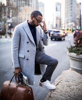 Grey Overcoat with Charcoal Plaid Pants Outfits: The go-to for effortlessly sleek menswear style? A grey overcoat with charcoal plaid pants. White canvas low top sneakers are the perfect companion to your ensemble.