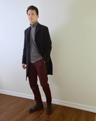 Burgundy Chinos Cold Weather Outfits: The sharp style translates here to a navy overcoat and burgundy chinos. The whole look comes together really well when you complete this outfit with dark brown leather casual boots.