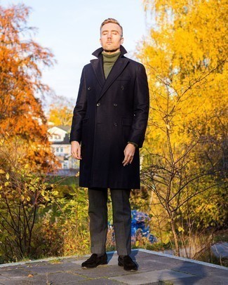 Navy Overcoat Outfits: Teaming a navy overcoat and charcoal dress pants is a surefire way to infuse your daily collection with some manly sophistication. Complement this look with a pair of black suede loafers to inject a dose of stylish nonchalance into this ensemble.