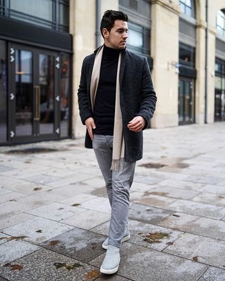 Beige Scarf Outfits For Men: Opt for a charcoal overcoat and a beige scarf to pull together an interesting and casual street style ensemble. Why not rock a pair of grey suede chelsea boots for an added touch of style?