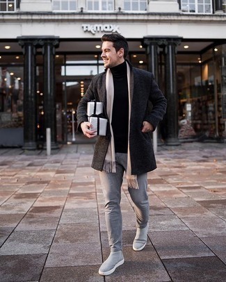 Beige Scarf Outfits For Men: A charcoal overcoat looks especially cool when matched with a beige scarf in a casual outfit. Take your look down a dressier path by rounding off with grey suede chelsea boots.