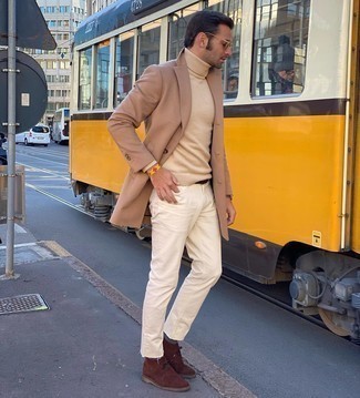Brown Suede Desert Boots Chill Weather Outfits: For an outfit that's effortlessly sleek and wow-worthy, consider pairing a camel overcoat with white jeans. To bring a carefree vibe to this ensemble, introduce brown suede desert boots to your look.