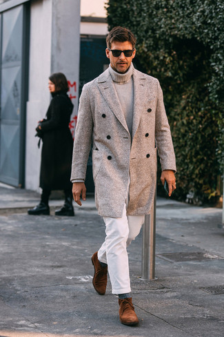 White Jeans Outfits For Men: For an ensemble that's pared-down but can be dressed up or down in a myriad of different ways, consider pairing a beige overcoat with white jeans. Want to dial it down when it comes to shoes? Complete your ensemble with a pair of brown suede desert boots for the day.