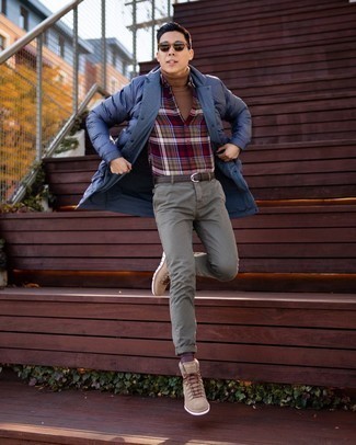 Tan Suede Work Boots Outfits For Men: For a casually smart getup, team a blue quilted overcoat with olive chinos — these pieces work nicely together. To infuse a touch of stylish nonchalance into this getup, finish off with tan suede work boots.