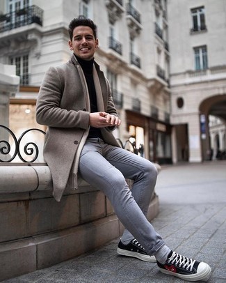 Beige Scarf Outfits For Men: Flaunt your chops in men's fashion by teaming a brown overcoat and a beige scarf for an urban ensemble. Black print canvas low top sneakers are a goofproof footwear option that's also full of character.