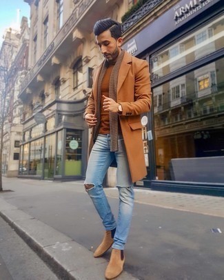 Dark Brown Turtleneck Outfits For Men: Channel your inner zen and try pairing a dark brown turtleneck with light blue ripped skinny jeans. Dial up the dressiness of this ensemble a bit by sporting a pair of tan suede chelsea boots.