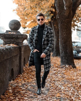 Black Turtleneck Smart Casual Outfits For Men: This combination of a black turtleneck and black skinny jeans delivers comfort and dapper menswear style. And if you want to easily kick up your look with a pair of shoes, complete your ensemble with a pair of black leather chelsea boots.