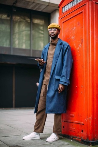 Yellow Beanie Outfits For Men: A blue overcoat and a yellow beanie are amazing menswear essentials to add to your day-to-day off-duty arsenal. The whole look comes together brilliantly if you introduce a pair of white leather low top sneakers to the equation.