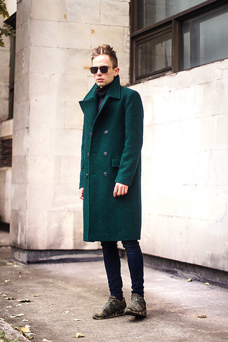 Teal Overcoat Outfits: This casual combination of a teal overcoat and navy skinny jeans is super easy to throw together without a second thought, helping you look seriously stylish and prepared for anything without spending a ton of time going through your closet. Complement this ensemble with brown athletic shoes to keep the outfit fresh.