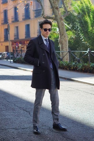 Black Leather Oxford Shoes Outfits: Pairing a navy overcoat and grey check dress pants is a surefire way to infuse style into your closet. A pair of black leather oxford shoes looks perfectly at home teamed with this look.