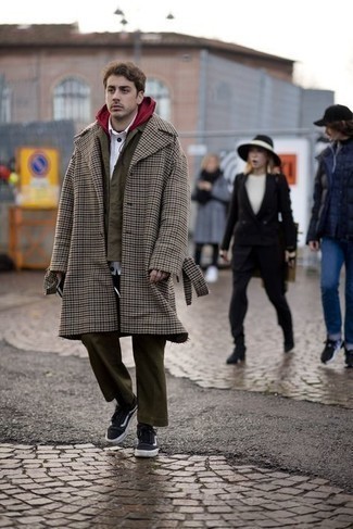 Grey Gingham Overcoat Outfits: So as you can see, looking sharp doesn't take that much effort. Choose a grey gingham overcoat and olive chinos and you'll look awesome. And if you need to immediately dress down this outfit with footwear, why not complement this getup with a pair of black and white canvas low top sneakers?