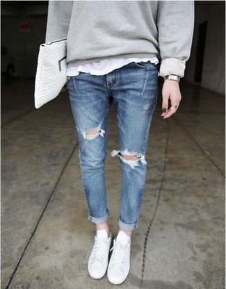 White Leather Clutch Outfits: We all look for functionality when it comes to style, and this pairing of a grey oversized sweater and a white leather clutch is an amazing example of that. You can get a bit experimental with footwear and spruce up this look by finishing with a pair of white low top sneakers.