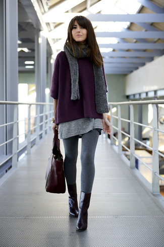 Grey Leggings Outfits: Choose a dark purple oversized sweater and grey leggings to achieve an interesting and modern-looking relaxed outfit. Feeling bold today? Shake things up with a pair of black leather ankle boots.