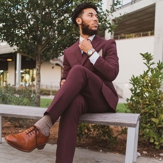 Burgundy Suit Outfits: 