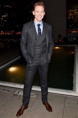Tom Hiddleston wearing Navy Polka Dot Tie, Brown Leather Oxford Shoes, Light Blue Dress Shirt, Black Three Piece Suit