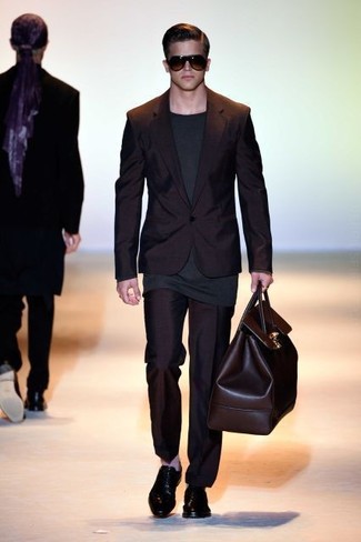 Tobacco Leather Duffle Bag Outfits For Men: 