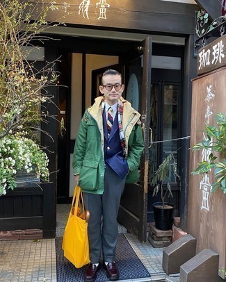 Yellow Canvas Tote Bag Outfits For Men: To create a relaxed casual menswear style with an edgy take, you can easily rock a green parka and a yellow canvas tote bag. For something more on the classy side to finish this outfit, complete your look with burgundy leather loafers.