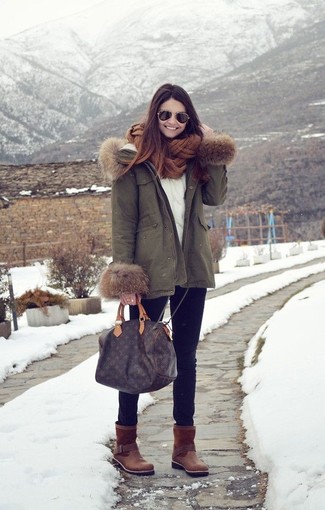 Dark Brown Uggs Outfits: One of our favorite ways to style an olive parka is to wear it with black skinny jeans. And if you wish to immediately dial down your getup with footwear, add a pair of dark brown uggs.
