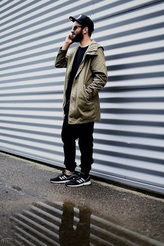 Olive Lightweight Parka Outfits For Men: You're looking at the definitive proof that an olive lightweight parka and black sweatpants are amazing when worn together in a casual street style outfit. Complement your outfit with black and white athletic shoes and ta-da: the outfit is complete.
