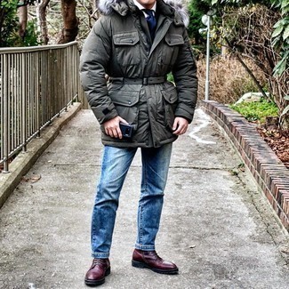 Dark Green Parka Outfits For Men: Fashionable and functional, this combination of a dark green parka and blue jeans will provide you with variety. And if you wish to immediately bump up your ensemble with one item, complement your ensemble with burgundy leather casual boots.