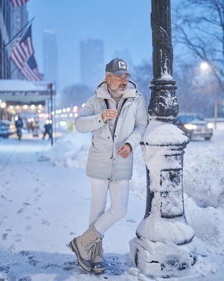 Grey Parka Outfits For Men: Uber stylish and comfortable, this combination of a grey parka and white jeans will provide you with excellent styling opportunities. Our favorite of a great number of ways to round off this look is with beige snow boots.