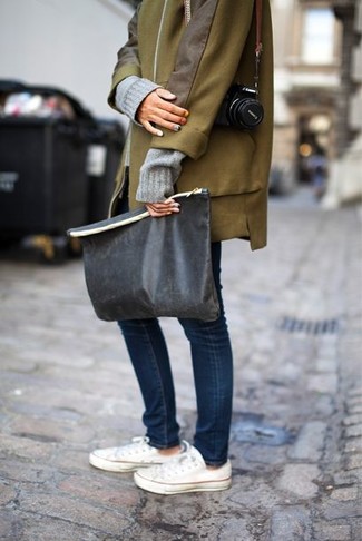 Black and Gold Leather Clutch Outfits: This combination of an olive parka and a black and gold leather clutch is a safe and very stylish bet. A pair of white canvas low top sneakers easily revs up the oomph factor of any outfit.