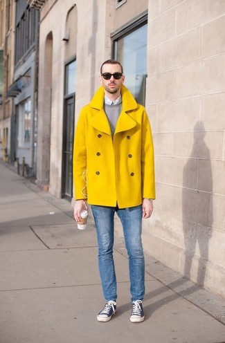 Navy Skinny Jeans Smart Casual Outfits For Men: This ensemble with a yellow pea coat and navy skinny jeans isn't super hard to achieve and is open to more creative experimentation. Let your styling skills truly shine by rounding off your ensemble with navy low top sneakers.