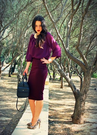 Tobacco Leather Pumps Outfits: The formula for casual style? A purple peasant blouse with a purple pencil skirt. Tobacco leather pumps will infuse an added dose of polish into an otherwise too-common ensemble.