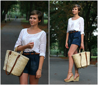 Tan Suede Wedge Sandals Outfits: If you gravitate towards off-duty style, why not opt for this pairing of a white peasant blouse and navy denim shorts? On the shoe front, this ensemble is complemented really well with tan suede wedge sandals.