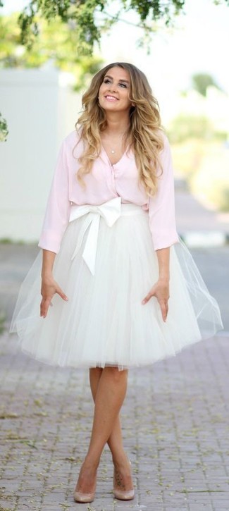 White Midi Skirt Outfits: For an ensemble that's classy and wow-worthy, consider wearing a pink button down blouse and a white midi skirt. Beige leather pumps are a wonderful option to complete your ensemble.
