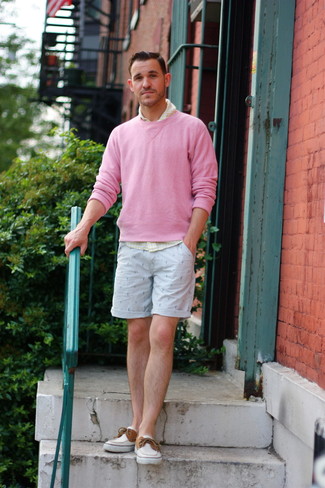 Aquamarine Shorts Outfits For Men: If you love classic combinations, then you'll like this pairing of a pink crew-neck sweater and aquamarine shorts. The whole outfit comes together perfectly if you introduce a pair of white canvas boat shoes to this outfit.