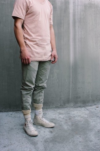 Green Chinos Outfits: For an ensemble that brings functionality and dapperness, pair a pink crew-neck t-shirt with green chinos. A trendy pair of beige print canvas high top sneakers is an effective way to inject a hint of stylish casualness into your outfit.