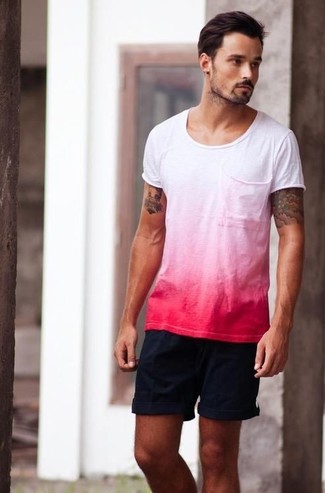 Pink Crew-neck T-shirt Outfits For Men: A pink crew-neck t-shirt and navy shorts are essential in any guy's functional off-duty arsenal.