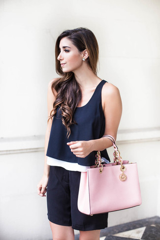 Navy Sleeveless Top Outfits: 